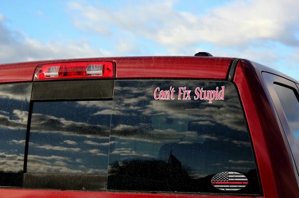 Personnaliser sa voiture : pensez à appliquer des autocollants